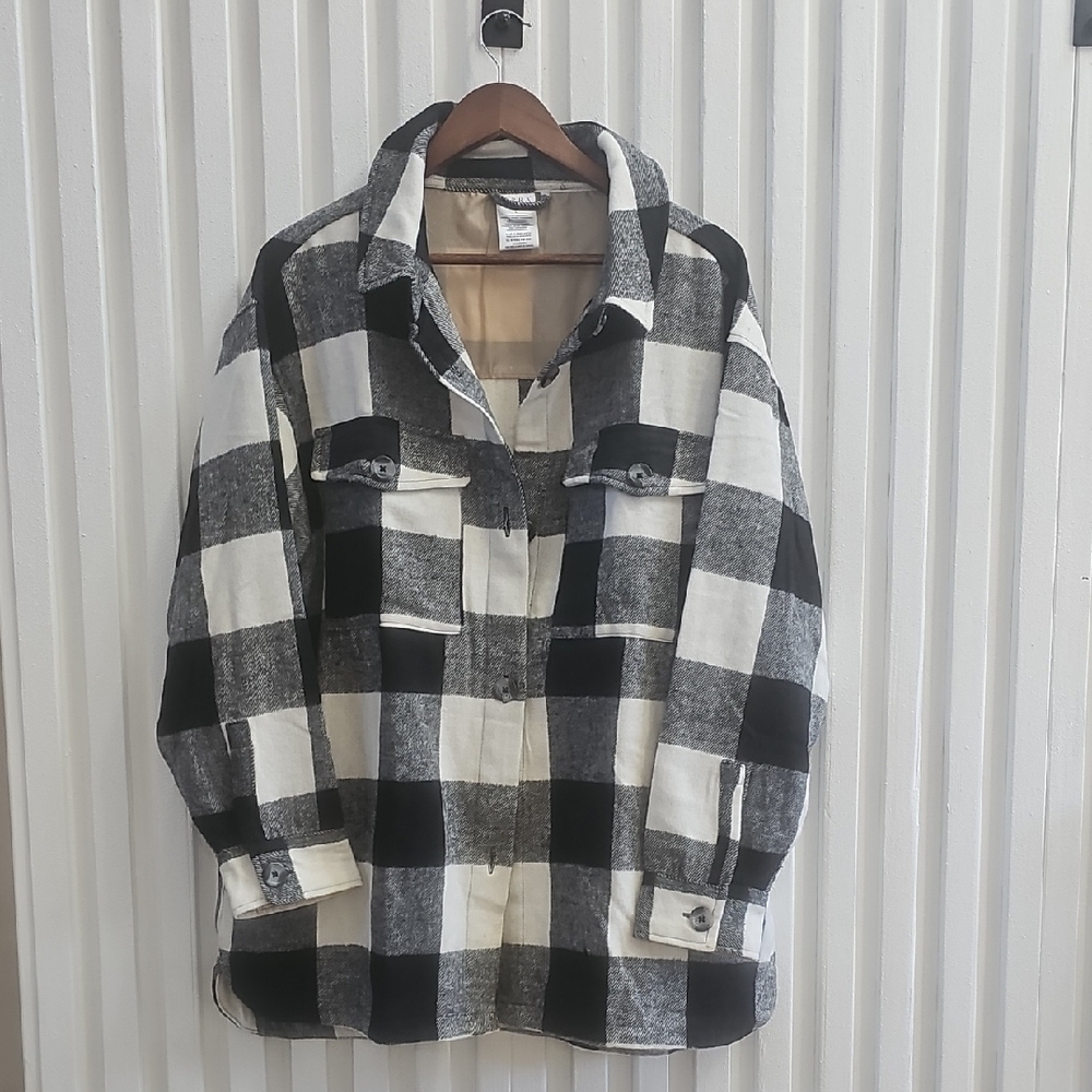 Black and White Plaid Shacket/Jacket With Pockets Size L Women's